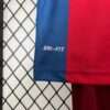 Zoom sur le logo et coutures du maillot vintage FC Barcelone "Enfant" Domicile 2010/2011