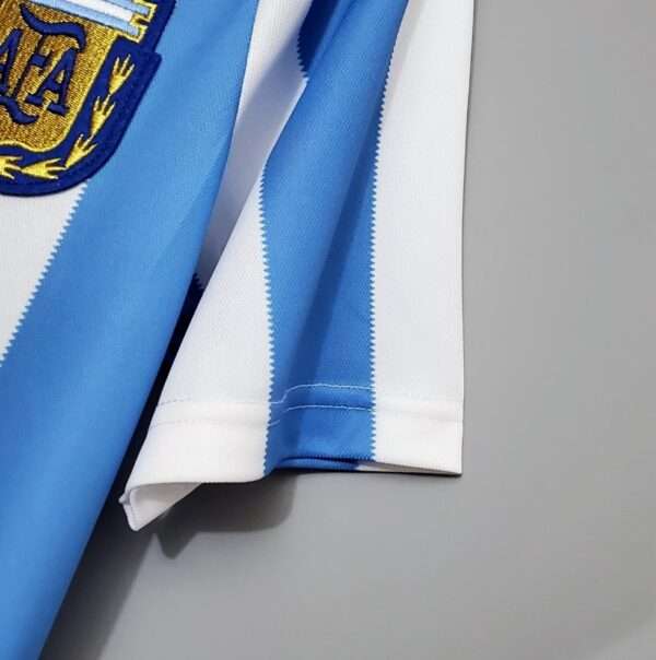 Zoom sur la manche du maillot vintage Argentine Domicile Coupe du Monde 1986