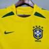 Présente le col et logos du maillot vintage Brésil Domicile Coupe du Monde 2002