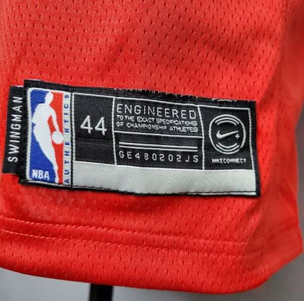 Zoom sur l'étiquette et coutures du maillot vintage Chicago Bulls Icon #Jordan 23