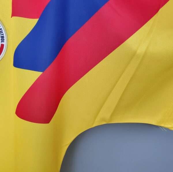 Zoom sur la manche du maillot vintage Colombie Extérieur Coupe du Monde 1990