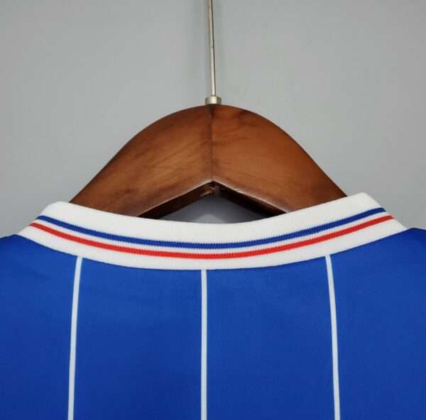 Zoom sur le col du maillot vintage Glasgow Rangers Domicile 1982/1983