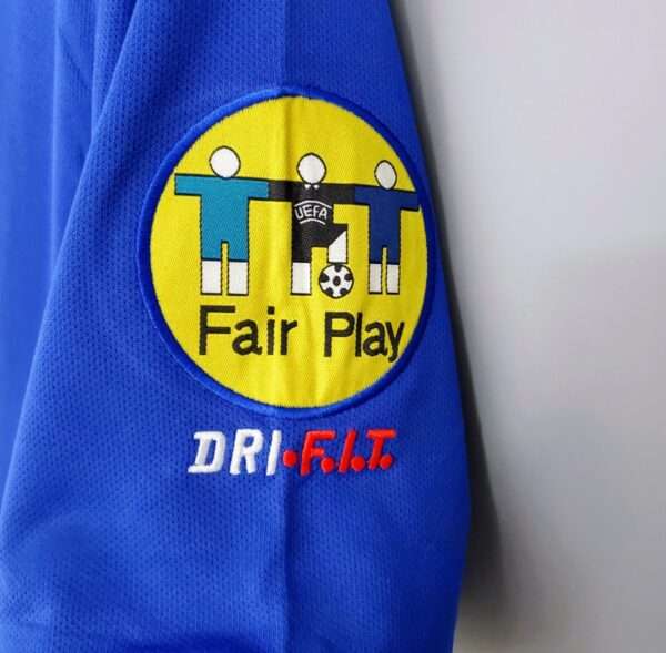 Zoom sur le logo du maillot vintage Italie Domicile Euro 1996