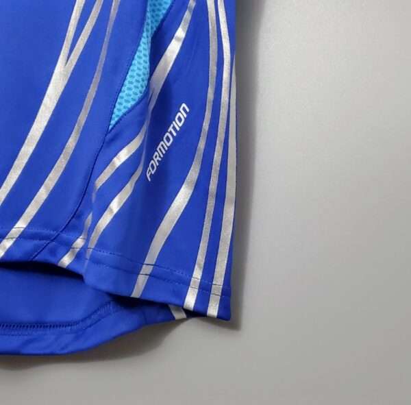 Zoom sur les coutures et logo du maillot vintage Japon Domicile Coupe du Monde 2006