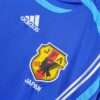 Zoom sur les logos et coutures du maillot vintage Japon Domicile Coupe du Monde 2006