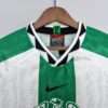 Présente le col et logo du maillot vintage Nigeria Extérieur Jeux Olympiques 1996