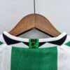 Présente le col et coutures du maillot vintage Nigeria Extérieur Jeux Olympiques 1996
