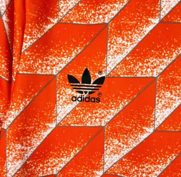 Zoom sur le logo du maillot vintage Pays-Bas Domicile 1988