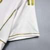 Zoom sur la manche et coutures du maillot Real 2011