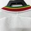 Présente le col et coutures du maillot vintage Sénégal Domicile Coupe du Monde 2002
