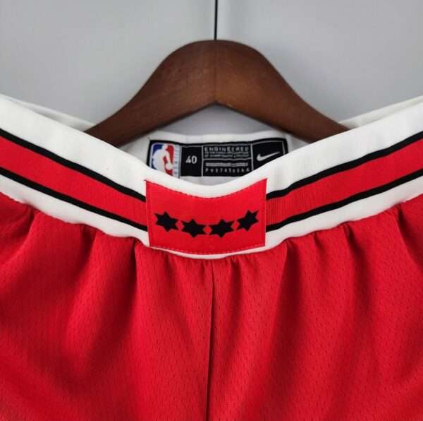 Zoom sur la ceinture et de l'étiquette du maillot vintage Chicago Bulls Extérieur Icon