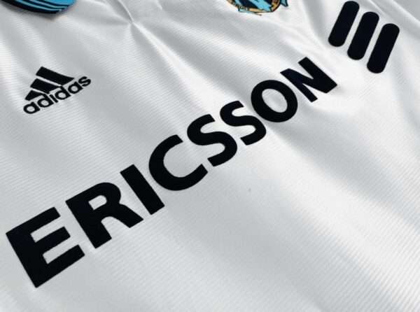 Zoom sur les logo du maillot vintage Olympique de Marseille Domicile "Centenaire" 1998/1999