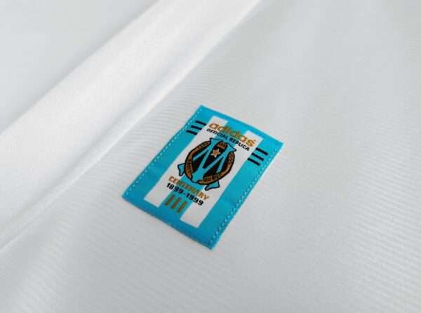 Zoom sur le logo du maillot vintage Olympique de Marseille Domicile "Centenaire" 1998/1999