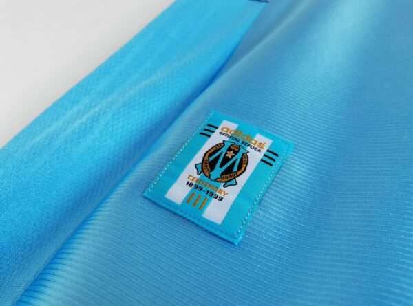 Présente le logo du maillot vintage Olympique de Marseille Extérieur "Centenaire" 1998/1999