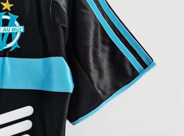 Zoom sur la manche du maillot vintage Olympique de Marseille "Troisième" 1999/2000