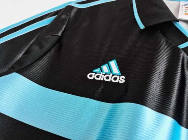 Zoom sur le logo du maillot vintage Olympique de Marseille "Troisième" 1999/2000