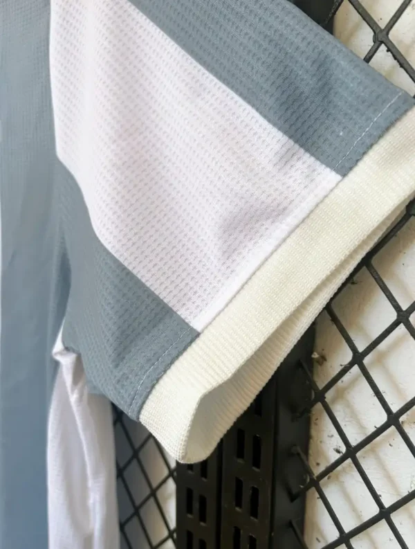 Zoom sur la manche du maillot Argentine adidas