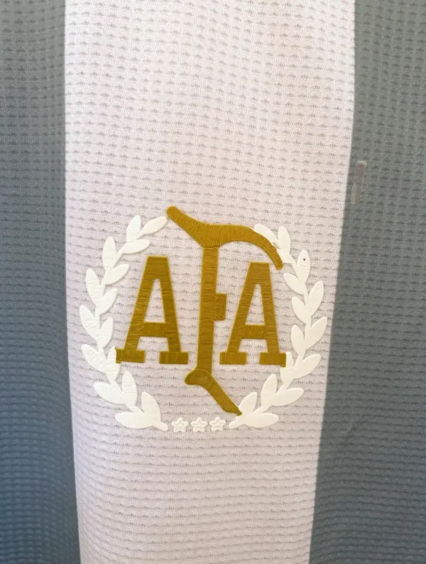 Zoom sur le logo du maillot Argentine adidas