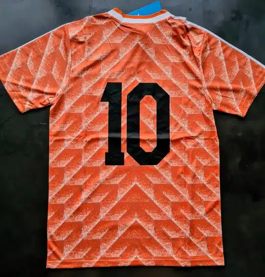 Maillot vintage de la sélection hollandaise, personnalise-le avec un flocage du numéro de ton choix au dos.